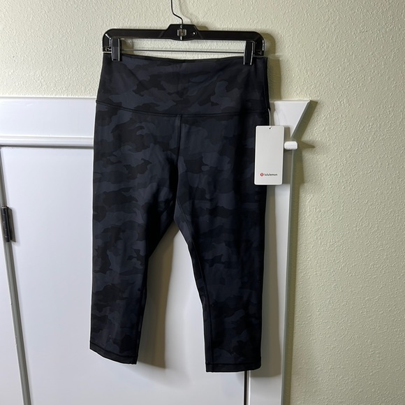 Lululemon Wunder Train High-Rise Crop 21" brand new with tags attached - Picture 2 of 3